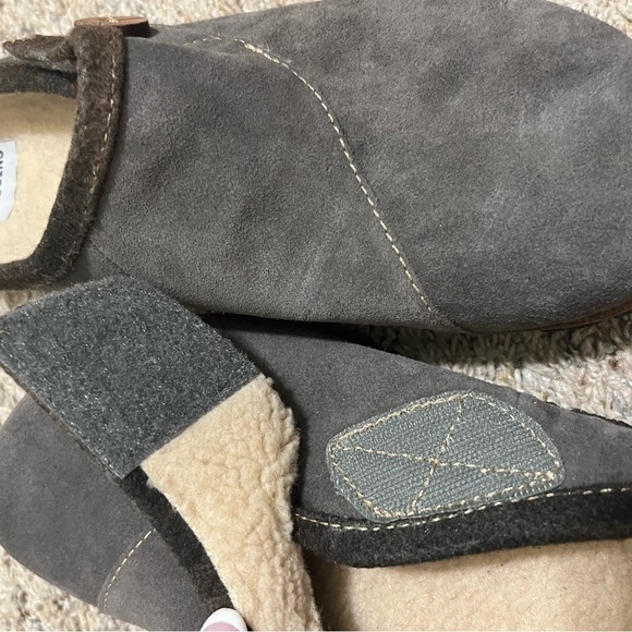 Earth Origins Gray Leather Sherpa Lined Clogs Size 11 NWOT - Picture 9 of 11